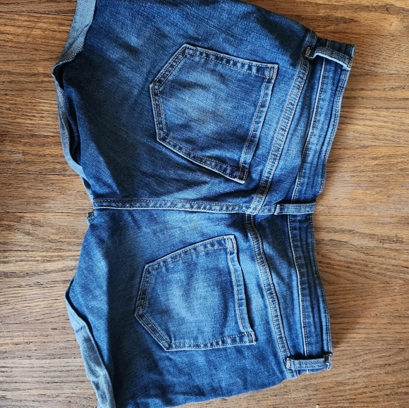 GAP Jean shorts - Picture 2 of 3